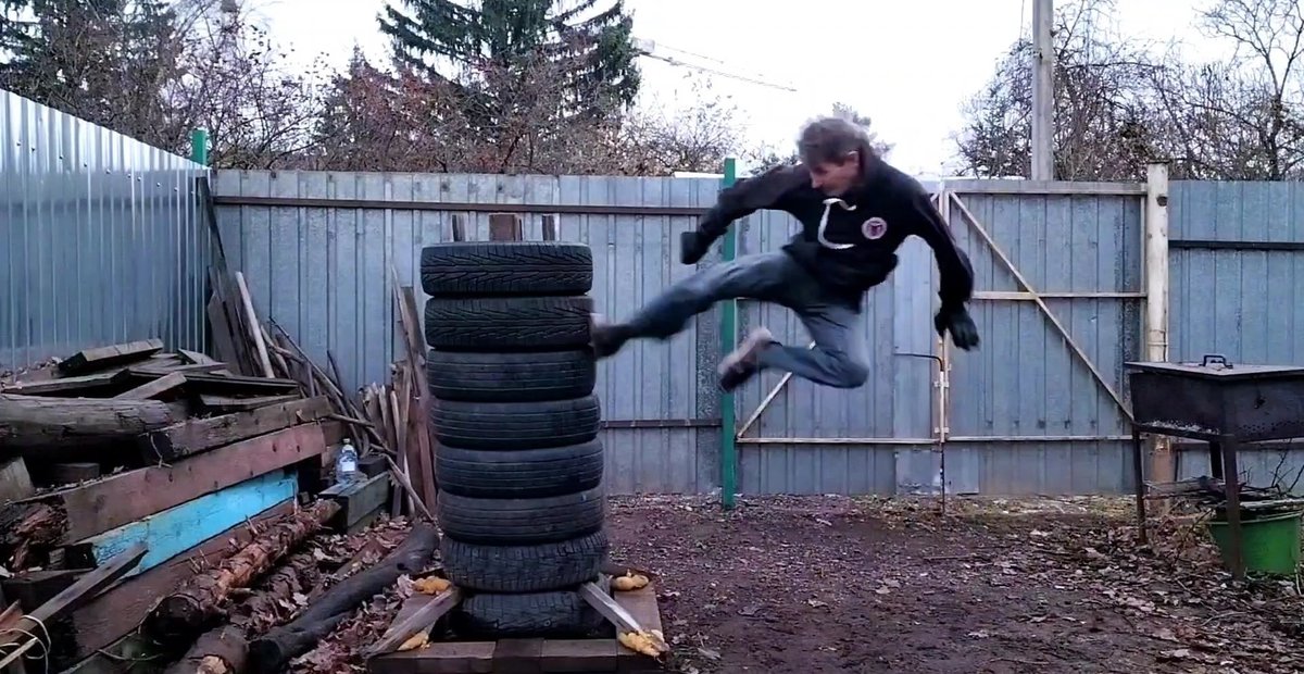 Обложка: Зачем заниматься каратэ, если ты не собираешься драться? Зачем истязать своё тело постоянными тренировками, ка