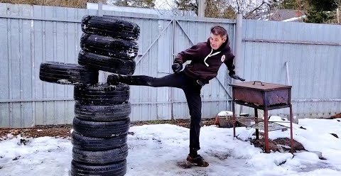YouTube: Удары по воздуху, и удары в мешок, макивару, шины или в противника - это разные удары.