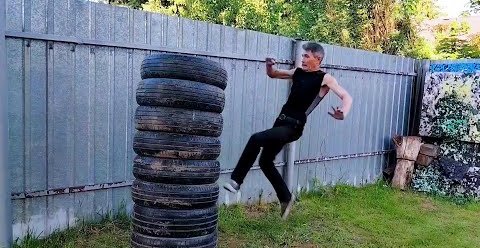 YouTube: Круговой удар ногой в прыжке с разворота на 360 градусов. Торнадо в связке с другими ударами ногами.
