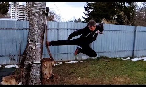 YouTube: Тамэсивари. Тоби Йоко-гери. Ломаю доски ударами каратэ на костёр.