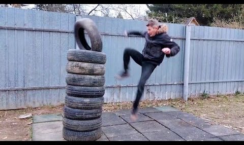 YouTube: Нидан гери. Два удара ногами в одном прыжке. Упражнения с шинами.