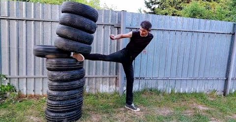 YouTube: Самый опасный удар ногой - Тоби Уширо-гери. Удар ногой назад в прыжке с разворота.